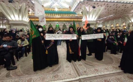 گزارش تصویری حضور گسترده جامعه بانوان کارگری در مراسم سومین سالگرد شهید سلیمانی در حرم امام خمینی(ره)