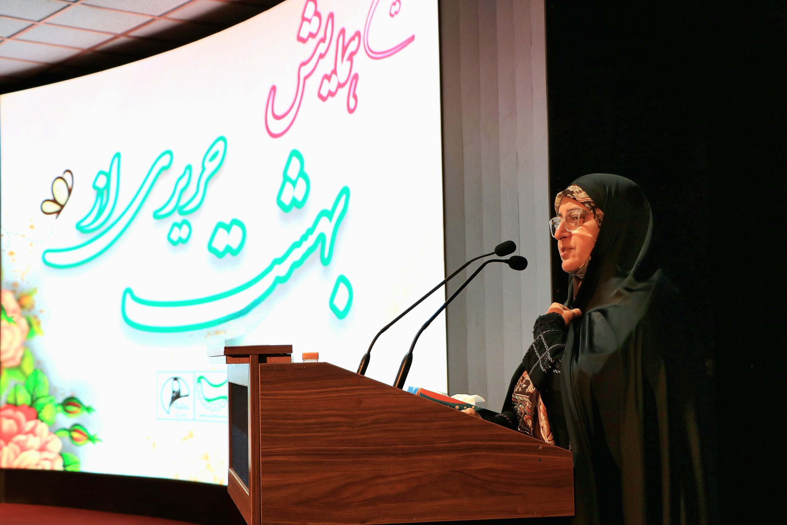 حجاب؛ تاج کرامت و سپر هویت زن